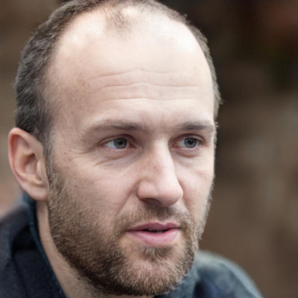 Portrait de Bastien Moreau, expert en analyse financière